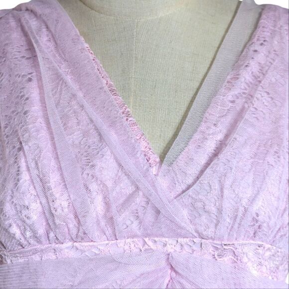 Venus Pink Lace V Neck Stretch Tank Top - Picture 3 of 6